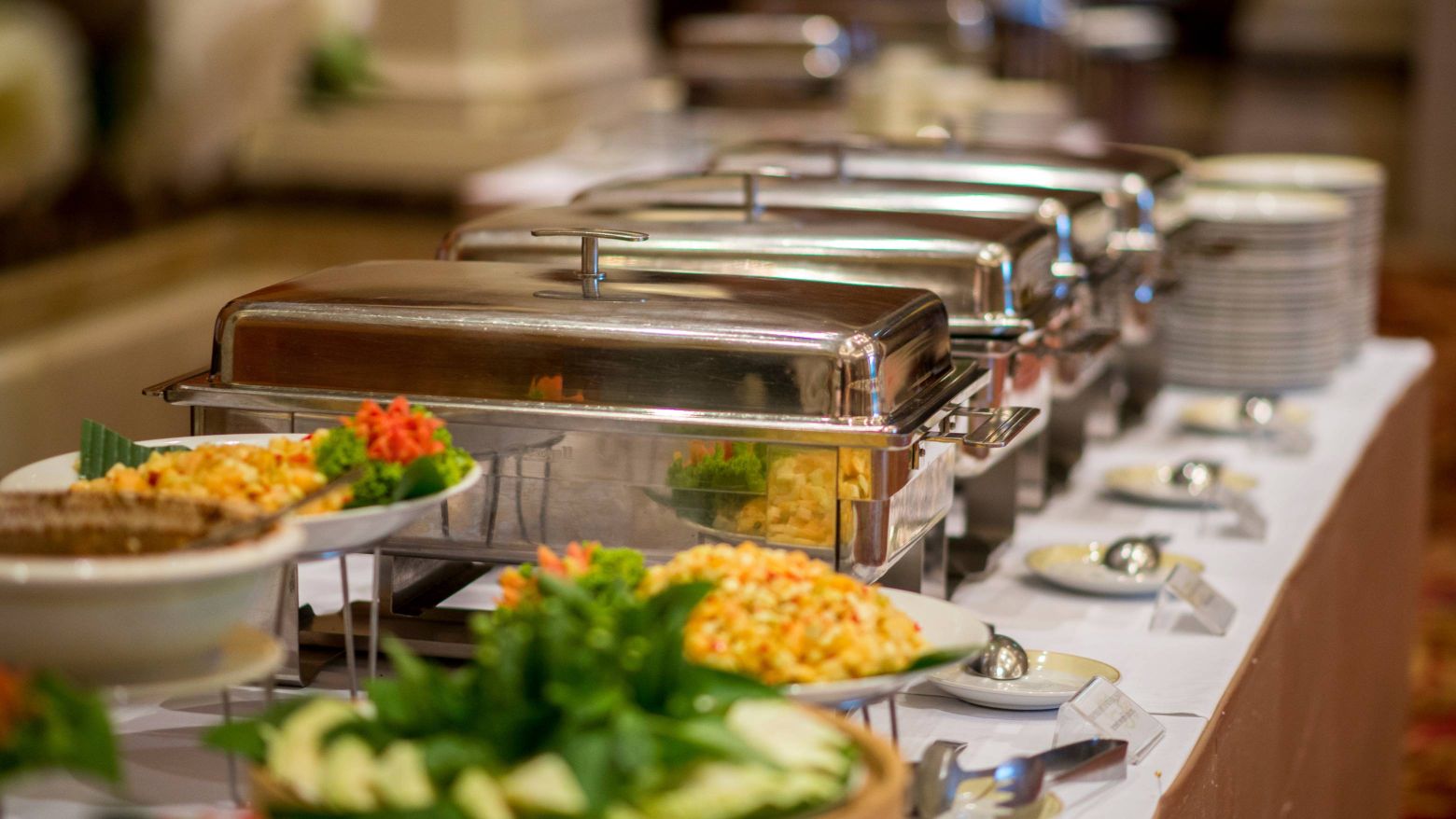 11 COMMON MISTAKES TO AVOID WHEN CHOOSING A CATERING SERVICE