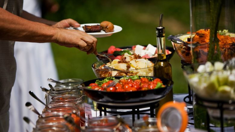 10 Benefits of Hiring a Corporate Catering For Your Business