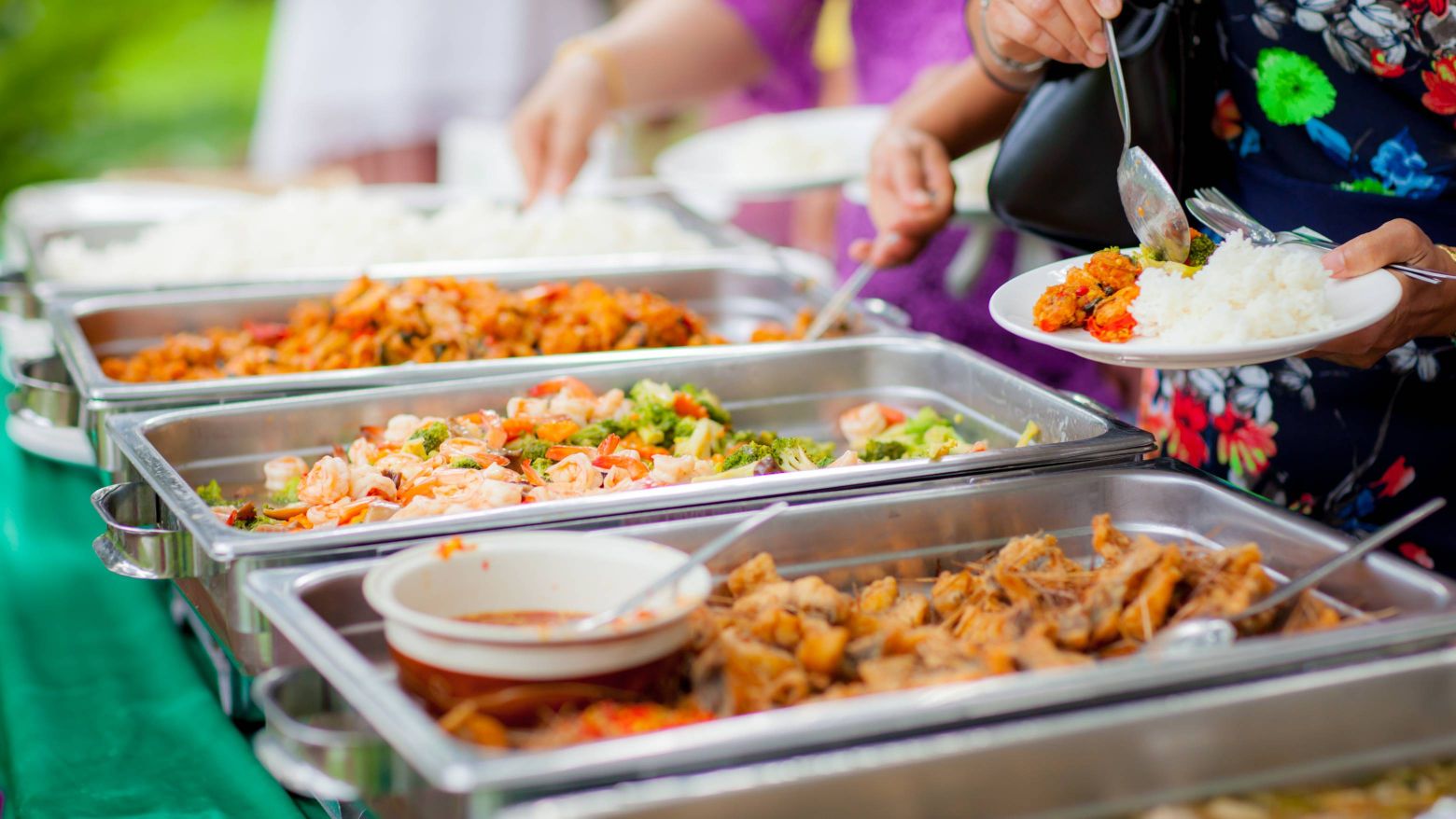 What are the Common Mistakes to Avoid When Choosing a Catering Services?