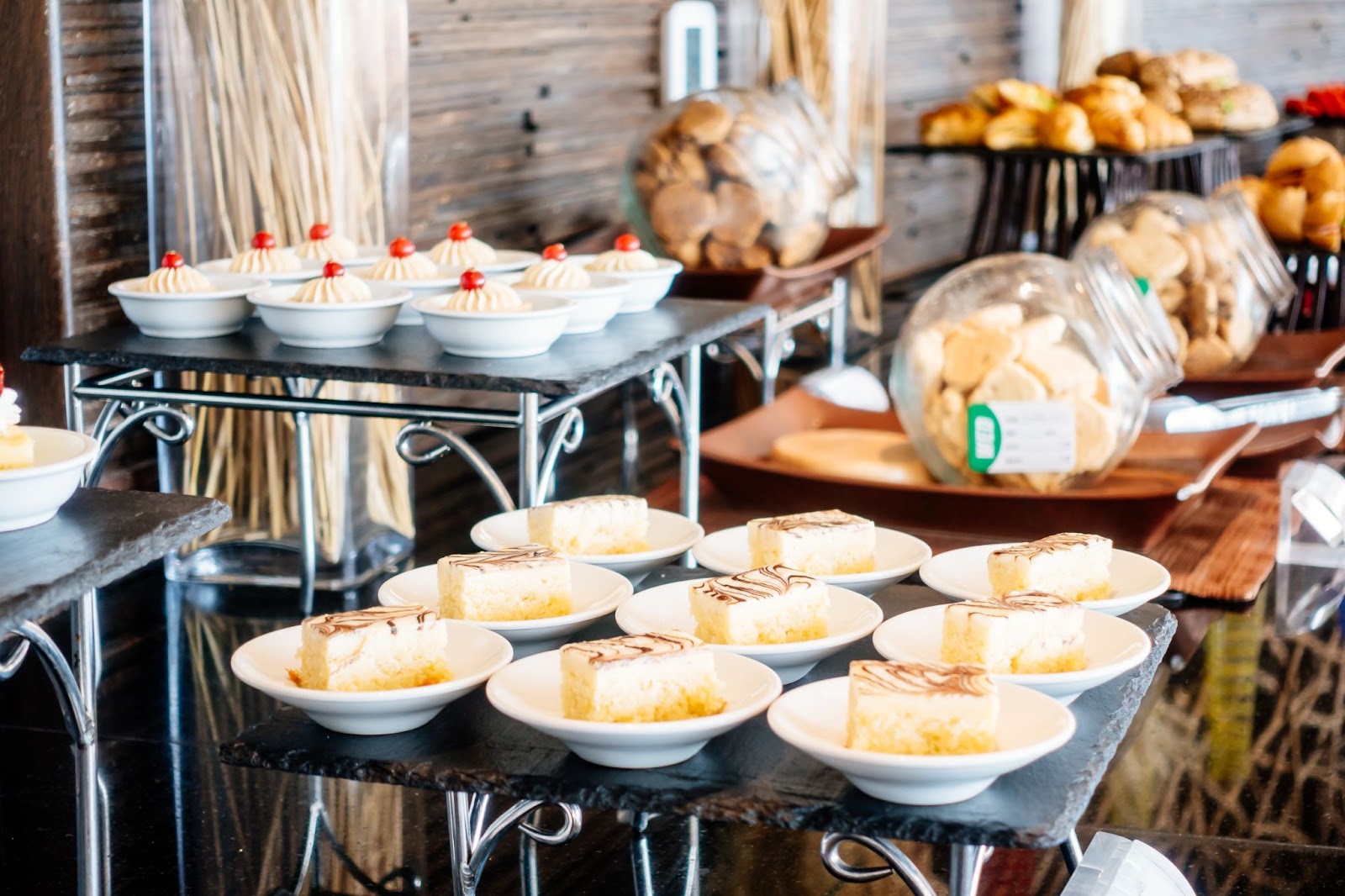 How You Can Benefit By Hiring a Corporate Caterer For Business Events?