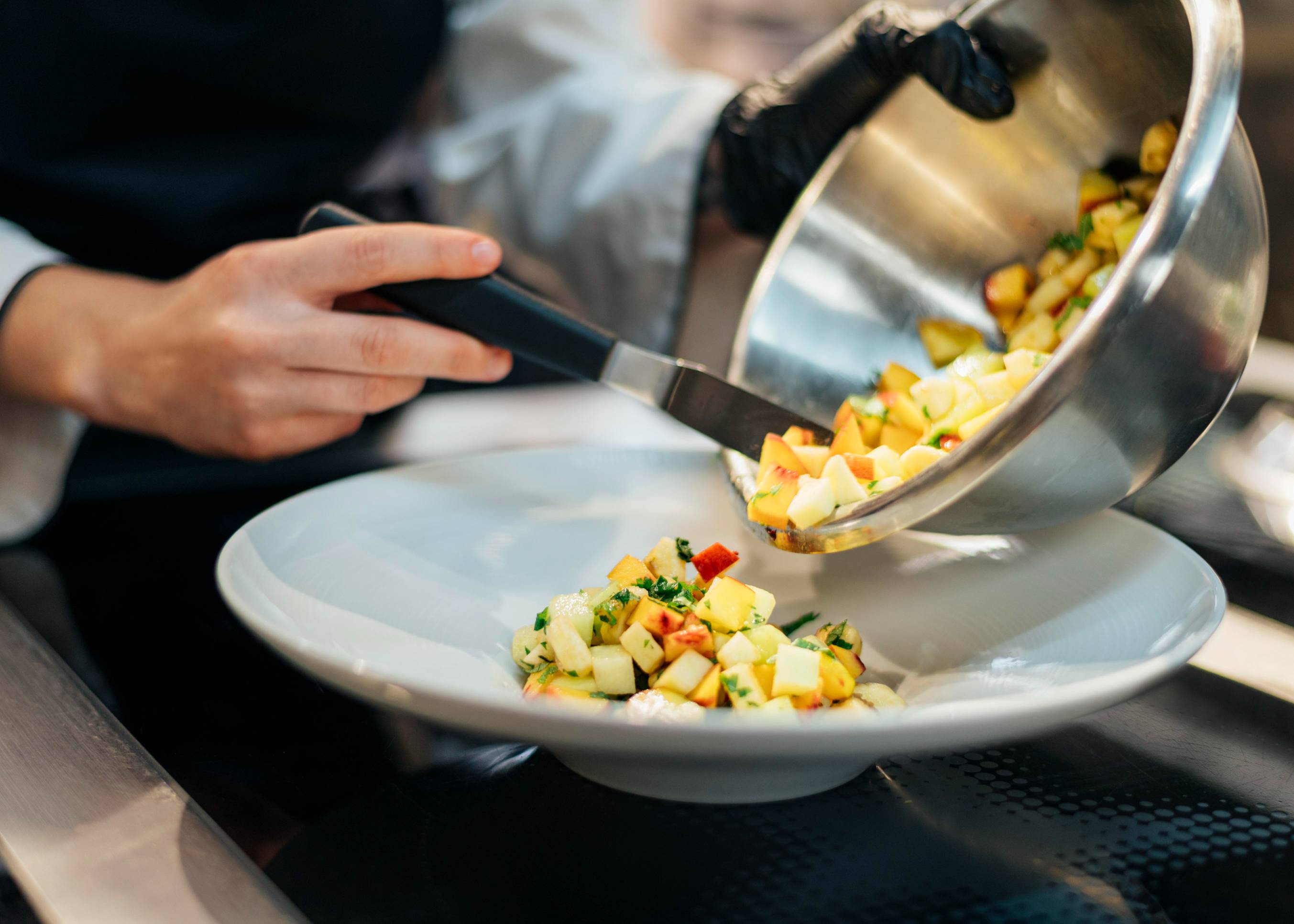 How You Can Benefit By Hiring a Corporate Caterer For Business Events?
