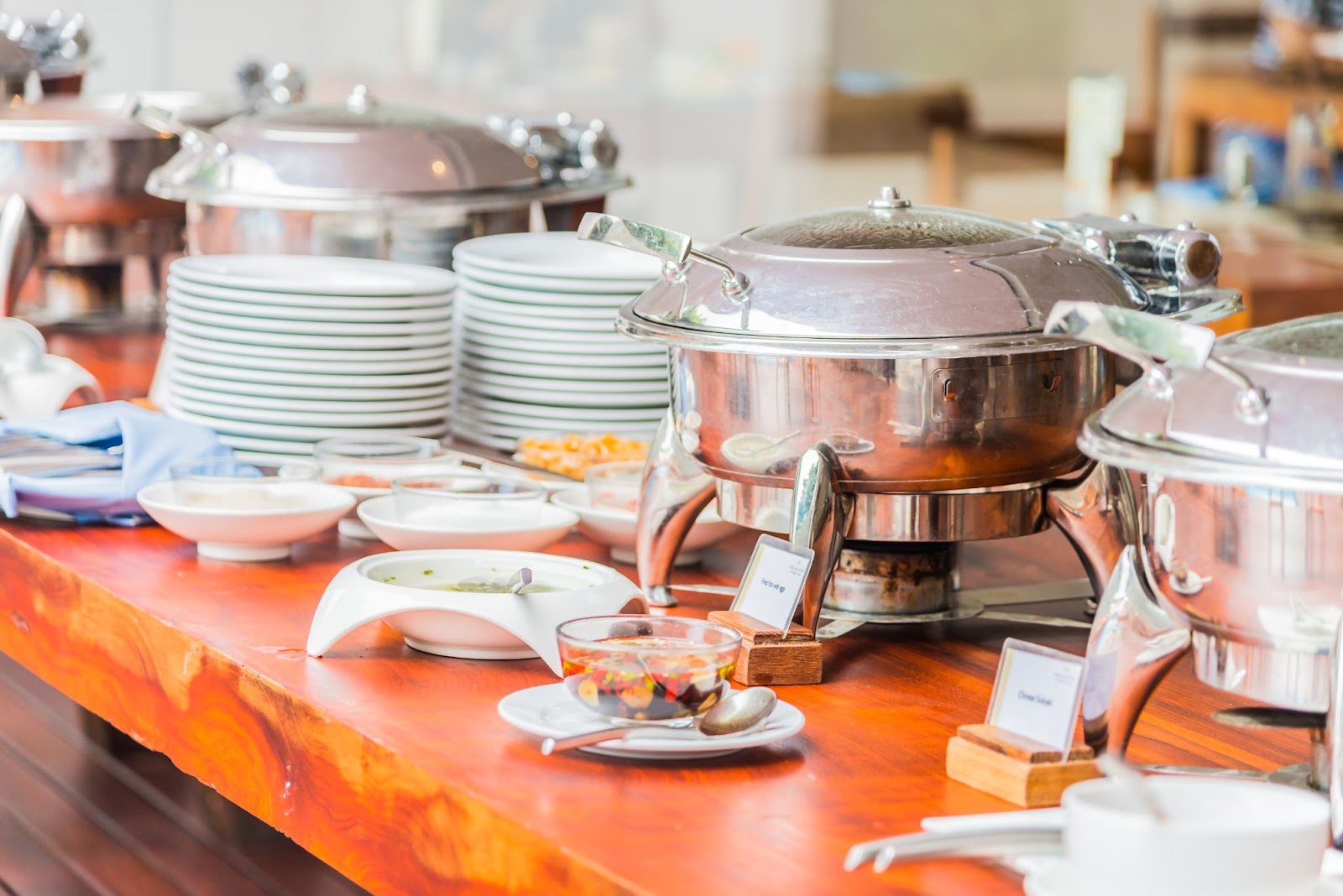 The Benefits of Hiring a Corporate Caterer for Your Business Events