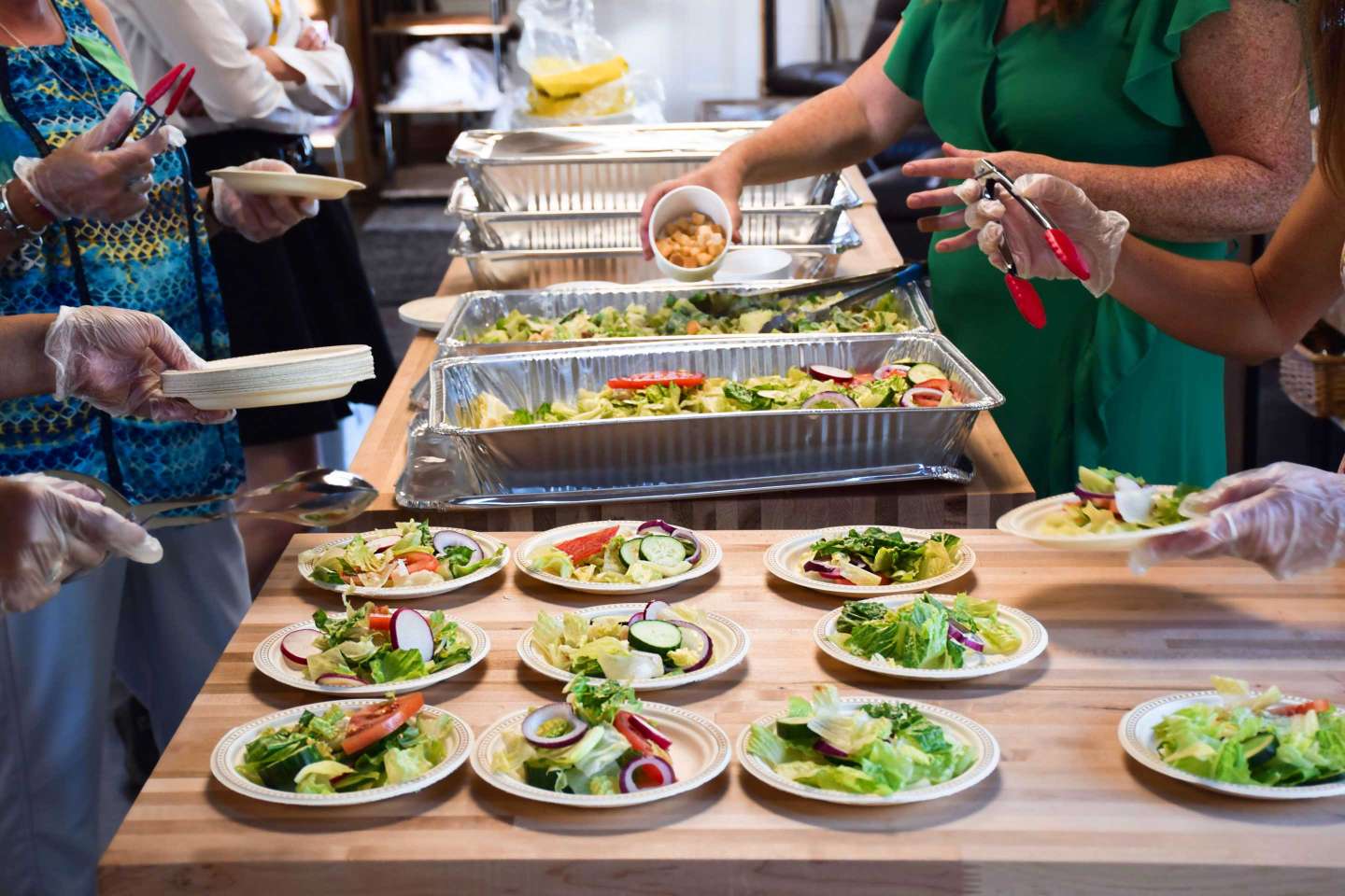 8 Advantages of Choosing House Party Catering